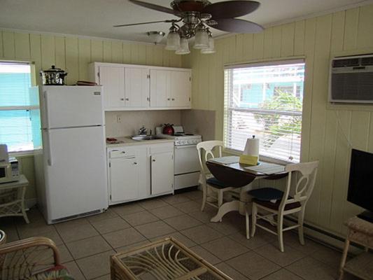 The Holiday Court Villas And Suites Fort Myers Beach Exterior photo